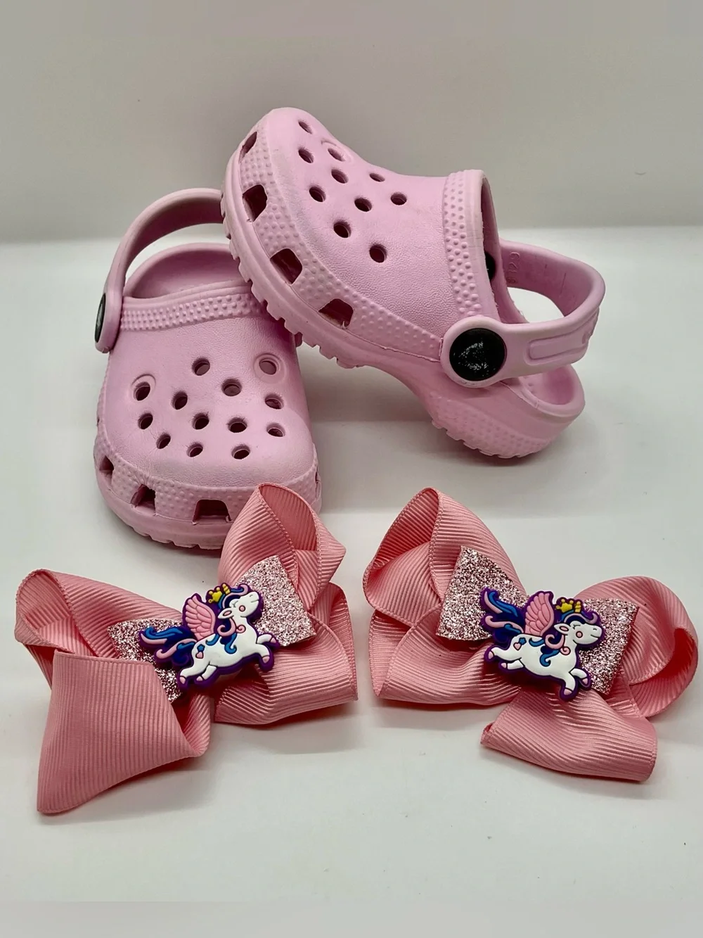 CROCS Girls Toddler size 4 Baby Pink w/matching Pink Unicorn Hair Bows